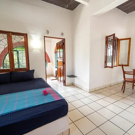 Gaia'S Garden Guest House Auroville Room photo