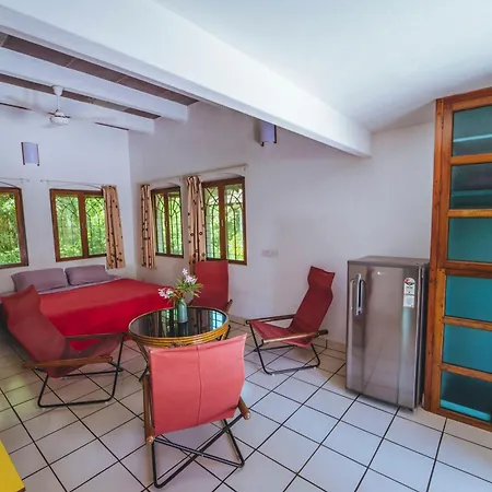 Gaia'S Garden Guest House Auroville Room photo